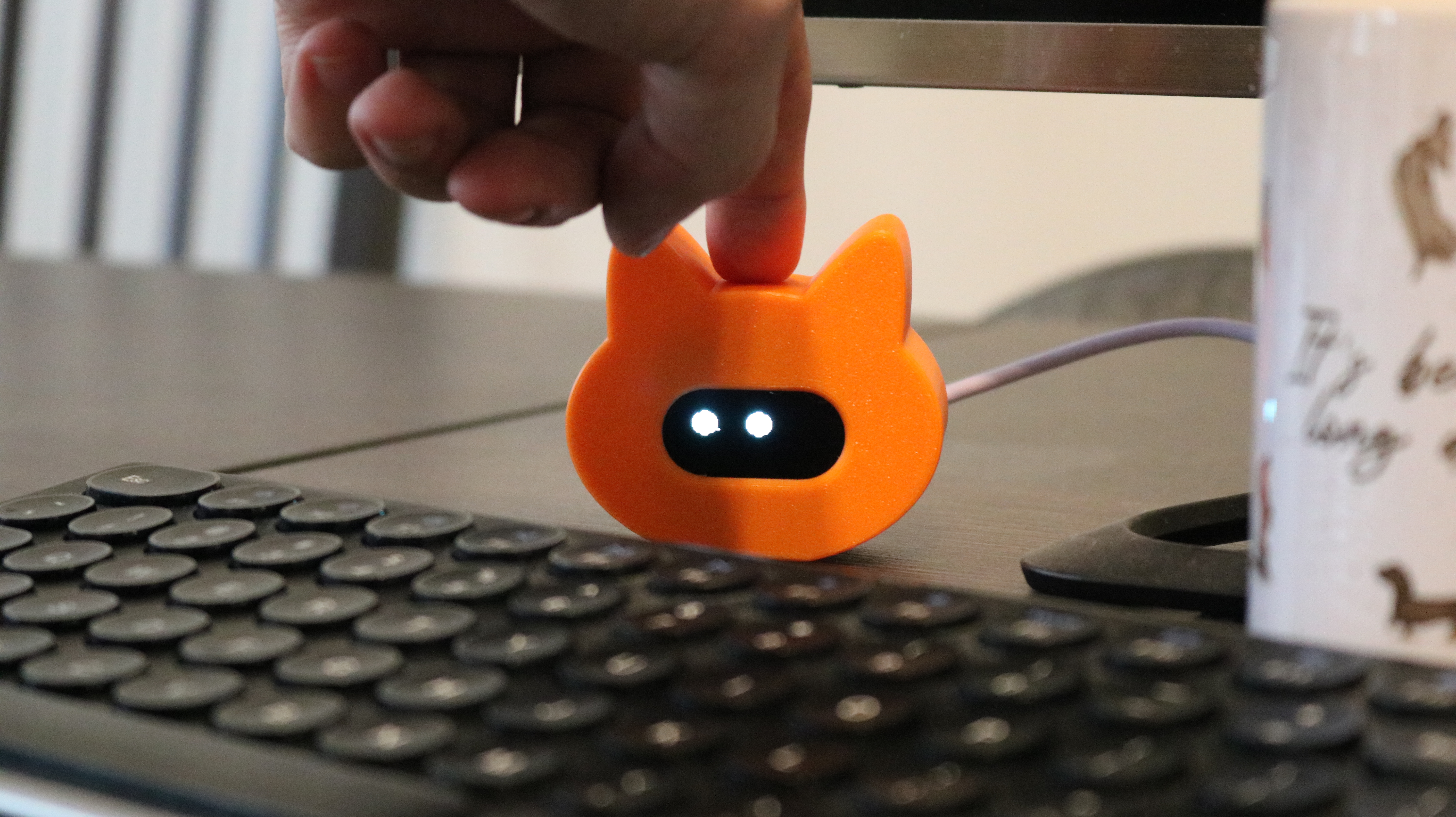 Robo Cat Desk Buddy — gallery photo 10