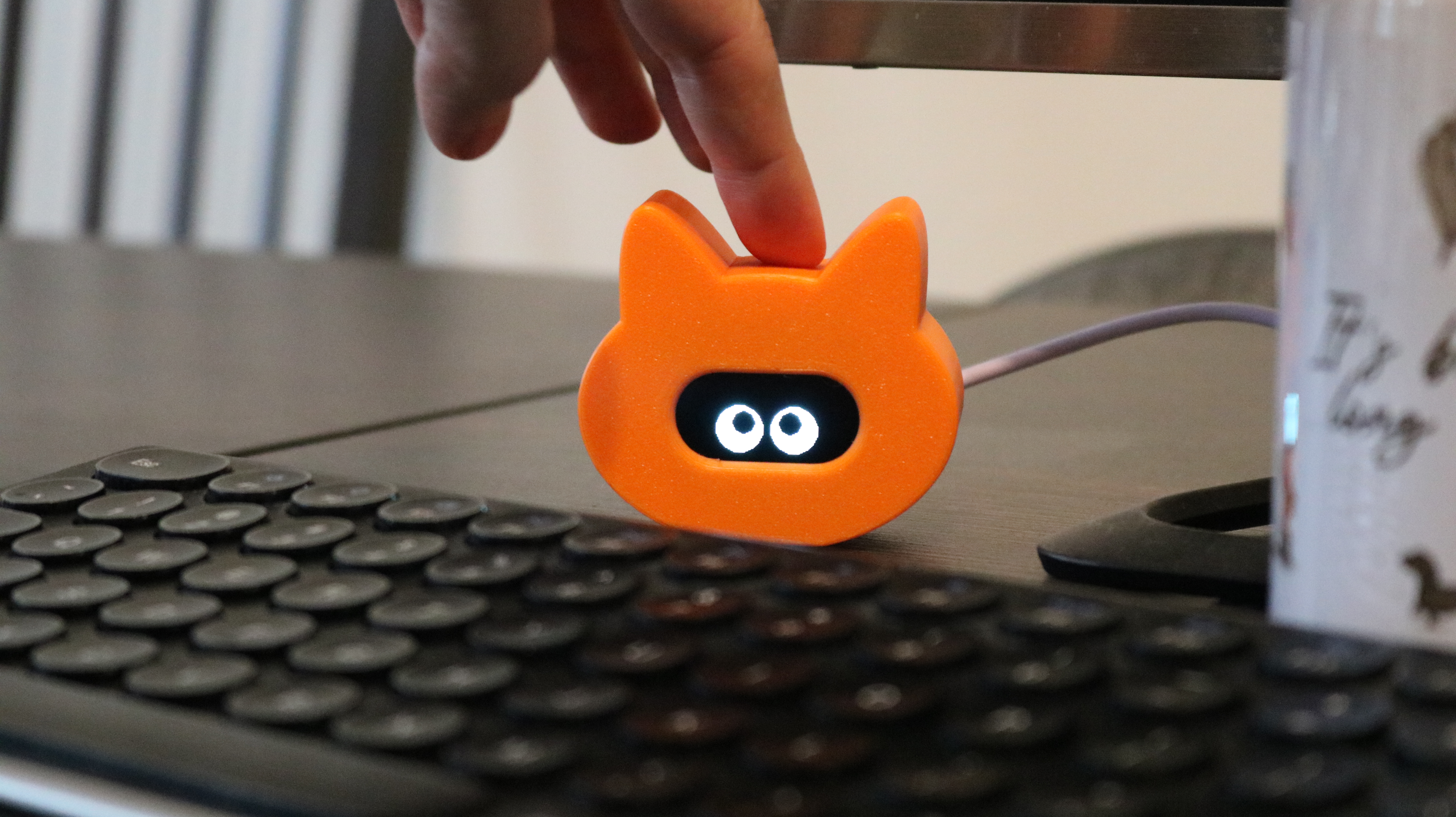 Robo Cat Desk Buddy — gallery photo 12